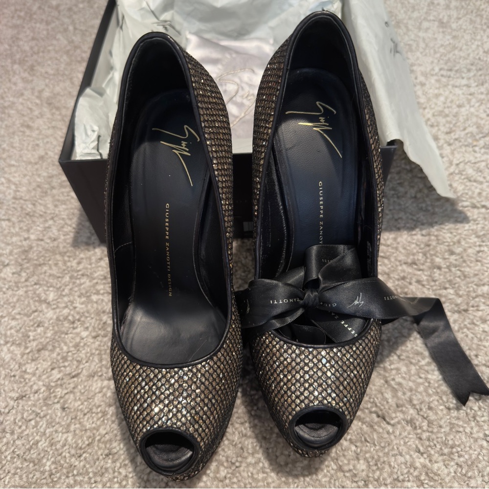 NEED GONE ASAP! Giuseppe Zanotti Sharon 115